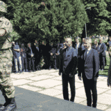 Položeni venci i cveće na Spomenik revoluciji u Vranju 4