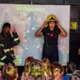 Povodom Dana Sektora za vanredne situacije kladovski vatrogasci družili se sa decom 11