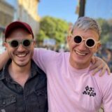 Subotička "Tresherica" privukla brojne umetnike: Građanima ponuđeni garderoba, bedževi, šolje 7