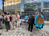 Subotička "Tresherica" privukla brojne umetnike: Građanima ponuđeni garderoba, bedževi, šolje 6