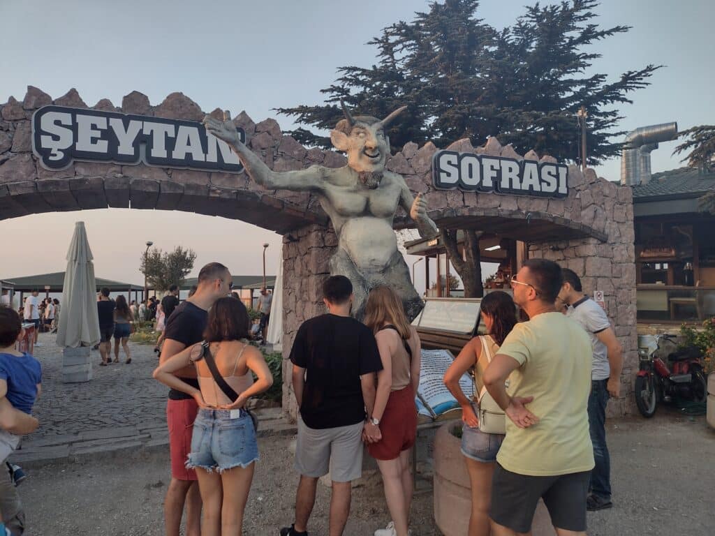 Zalazak sunca koji je pripitomio samog đavola: Pogled na Ajvalički arhipelag 5