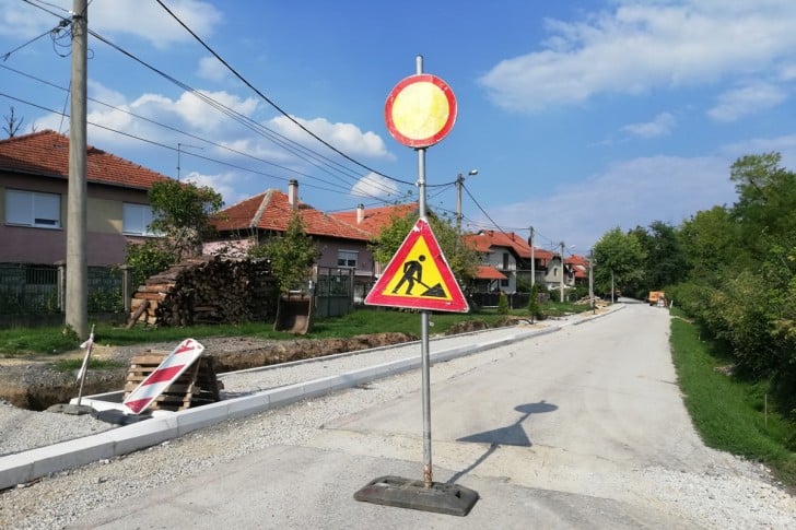 Valjevo: Rekonstrukcija Ulice Miše Reljića skuplja za 7,7 miliona dinara, radovi kasne mesec dana 3 Valjevo: Rekonstrukcija Ulice Miše Reljića skuplja za 7,7 miliona dinara, radovi kasne mesec dana 3