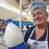 Koliko košta litar mleka na pijacama u gradovima širom Srbije? 11