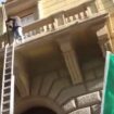 Posle pobede Meloni, Italijani skinuli zastavu EU i postavili svoju (VIDEO) 18