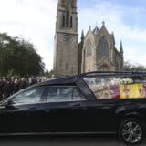 Škotlanđani odaju počast kraljici Elizabeti Drugoj na putu od Balmorala do Edinburga 6