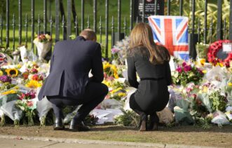 Britain Royals Prvo zajedničko pojavljivanje Vilijama, Kejt, Harija i Megan od kraljičine smrti (FOTO) 12