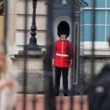 Građani Velike Britanije okupljaju se ispred zamka u Škotskoj zbog zdravstvenog stanja kraljice 6