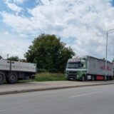 Kamioni zauzeli trotoare i biciklističke staze na leskovačkom bulevaru 11