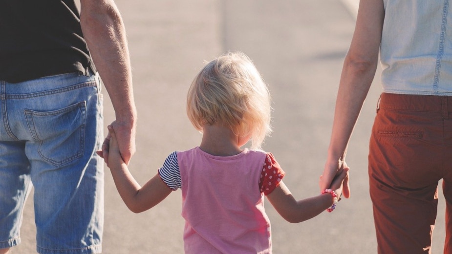 Dva puta, oba završavaju u ćorsokaku: Šta da rade roditelji koji ne mogu da naplate alimentaciju? 1