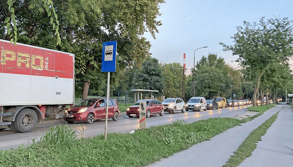 Pančevačka ulica u Zrenjaninu tesna za pojačan saobraćaj, vozači traže da se isključe semafori 1