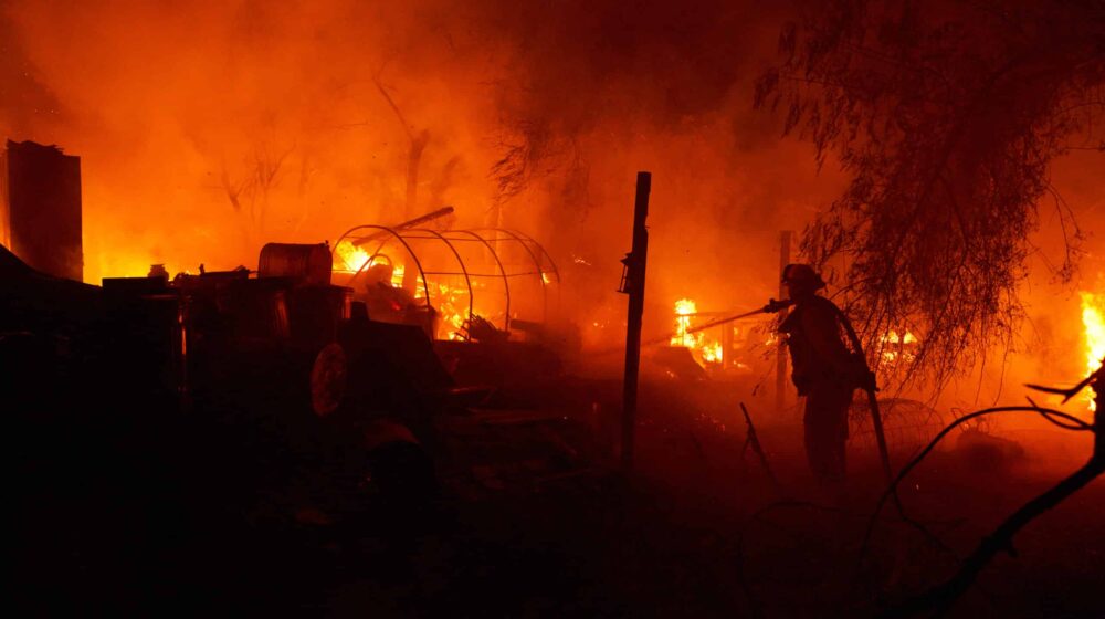 Požari u Kaliforniji naterali hiljade ljudi na evakuaciju, dve osobe poginule 1