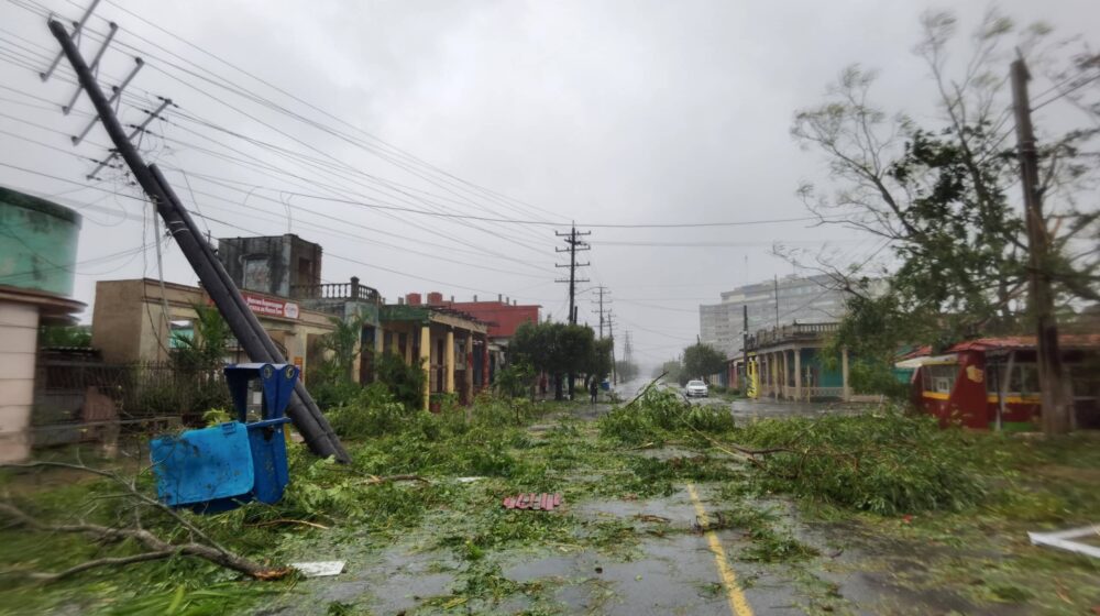 Uragan Ijan stigao do Floride, plavi naselja i čupa drveće 1