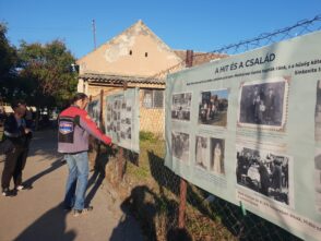 izložba4 Izložba “Porodica i identitet” u Mihajlovu pored Zrenjanina u čast vrednim ljudima 4