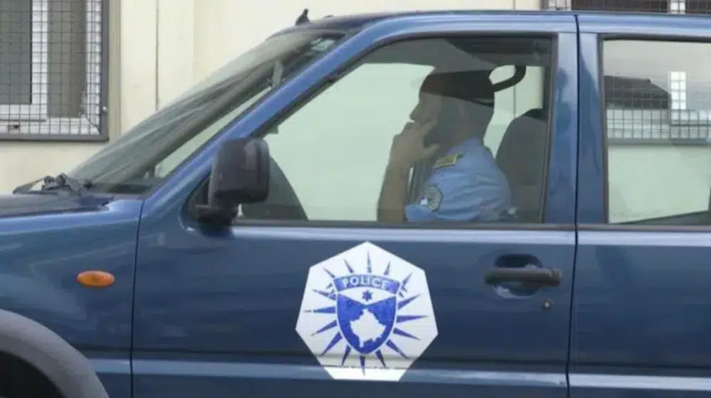 Dva vozila Pošte Srbije i vozači upućeni na Carinski terminal na jugu zbog veće količine novca, za policiju – nepoznatog porekla 20