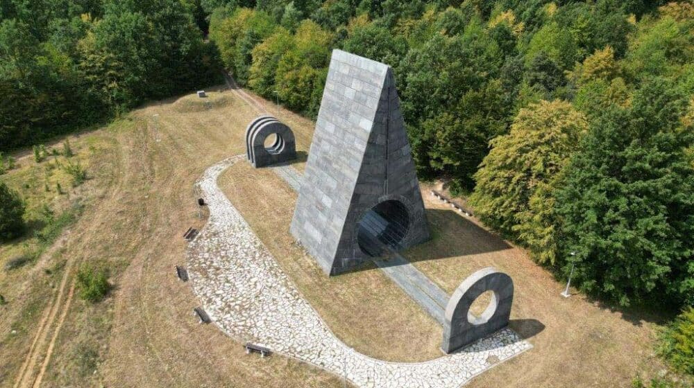 spomen park na popini foto predrag novaković