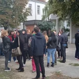 Sukob između radnika obezbeđenja i štrajkača pred generalni štrajk u klinici Laza Lazarević 10