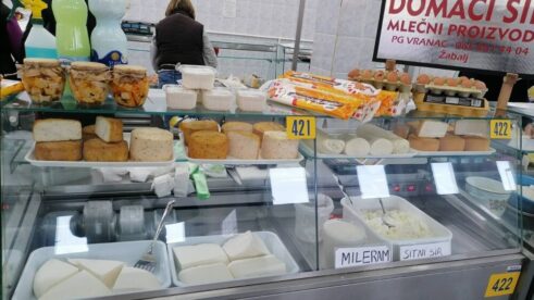 mleko Zašto nema mleka: Ljubiša Vranac, stočar iz Žablja kod Zrenjanina, otkriva kako uzgoj krava može jedino da se isplati 4