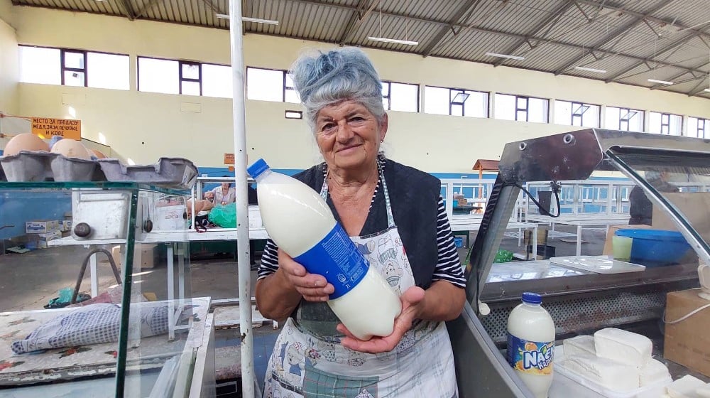 “Kako da naplatim litar mleka 150 dinara, to nema smisla”: Nestašica mleka nije zaobišla ni Zaječar, može se naći još samo na pijaci 3