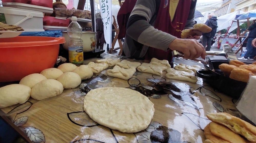 Otkrivena tajna kako se pripremaju vlaške plašinte na zaječarskom "gastro karavanu" 4 Otkrivena tajna kako se pripremaju vlaške plašinte na zaječarskom "gastro karavanu" 4