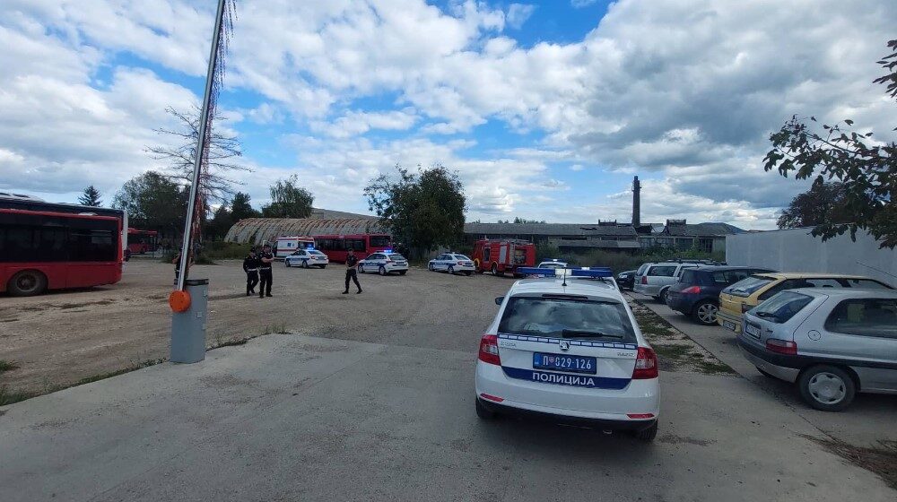 Drama na autobuskoj stanici u Zaječaru: Čovek se zatvorio u autobus i hteo da sebi preseče vene 1