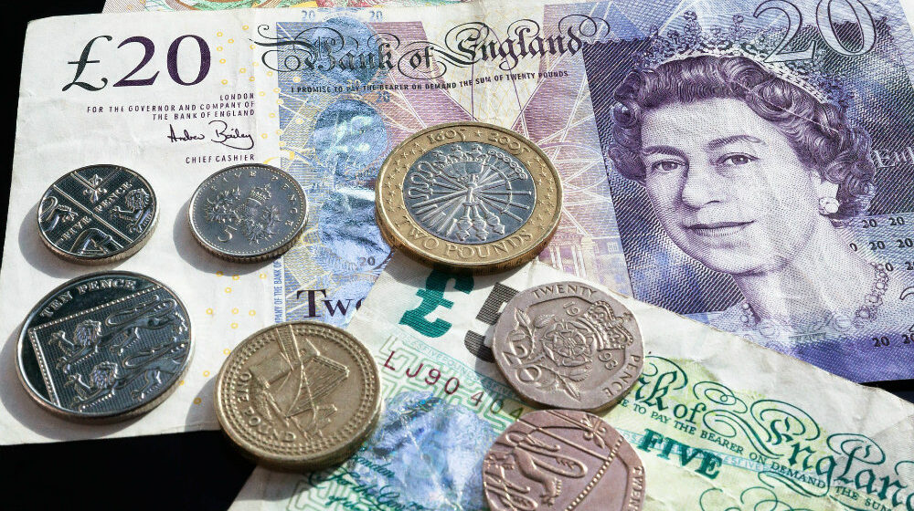 Britanska funta pala na svoj najniži nivo u odnosu na dolar 1