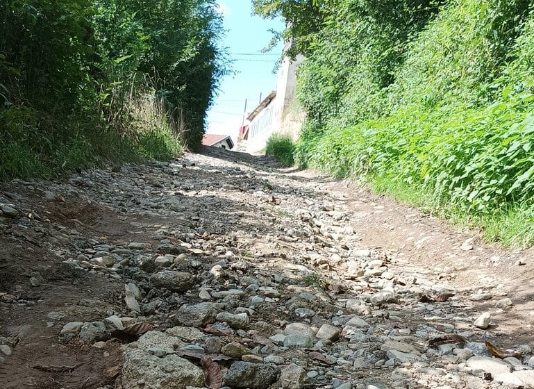 Leskovac: Meštani Ališta kod Predejana 30 godina čekaju asfalt za put od 600 metara 1