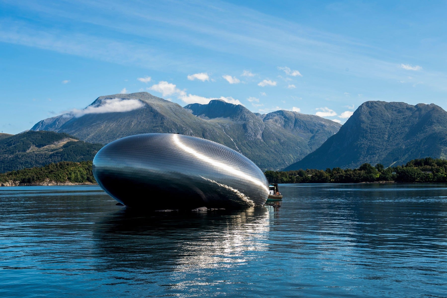 "NLO" o kom se priča ovih dana: Šta to pluta norveškim fjordom? 3