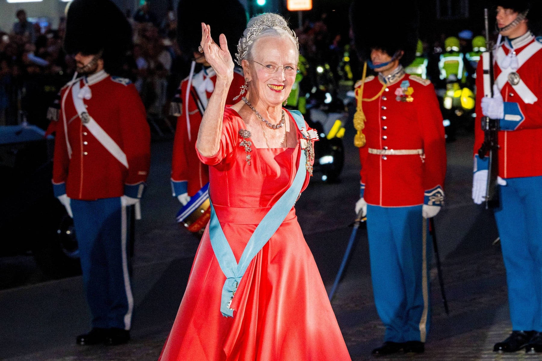 Ima 82 godine, umetnica je i strastveni pušač: Ona je sada najdugovečnija kraljica Evrope 4