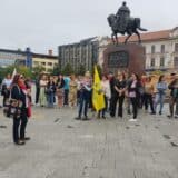 Prvi dan škole u Zrenjaninu skraćeni časovi i protest ispred gradske kuće 1