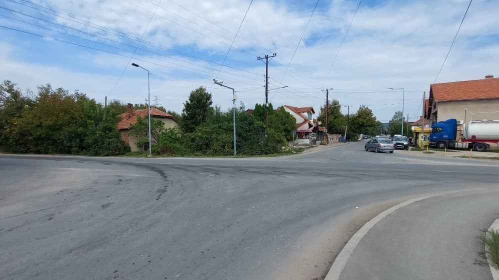 Da li je raskrsnica ulica Izvorski put i Miloša Obilića u Zaječaru bezbedna: Nepregledna i opasna saobraćajnica 4 Da li je raskrsnica ulica Izvorski put i Miloša Obilića u Zaječaru bezbedna: Nepregledna i opasna saobraćajnica 4