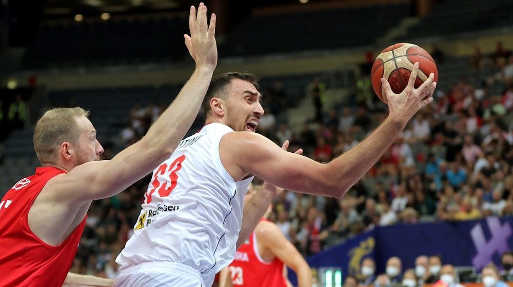 Košarkaši Srbije bez poraza do prvog mesta u grupi: U nedelju sa Italijom za četvrtfinale Evrobasketa 1
