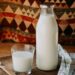 Poljoprivrednik iz okoline Zrenjanina prosuo dve i po tone mleka jer nema kome da ga proda 21
