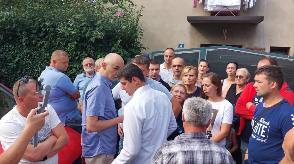 Izvršitelji uzimaju kuću zbog duga od 150.000 dinara: Privremeno odloženo iseljenje porodice Dinić iz Zaječara 2