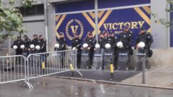 Šetnja u okviru Evroprajda održana uprkos prethodnoj zabrani: Veliki broj protivnika, policije i stranih gostiju 14