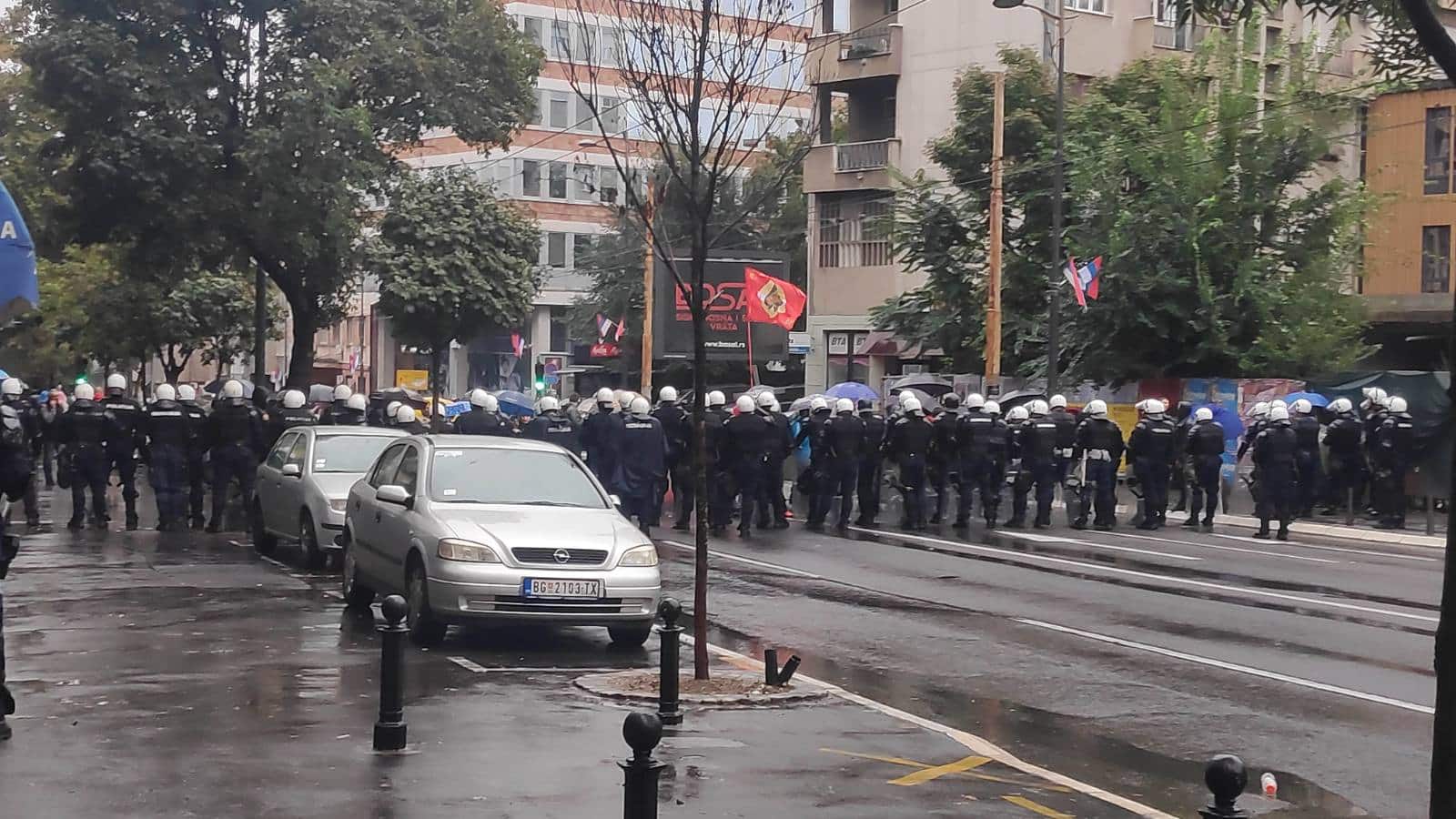 Šetnja u okviru Evroprajda održana uprkos prethodnoj zabrani: Veliki broj protivnika, policije i stranih gostiju 8