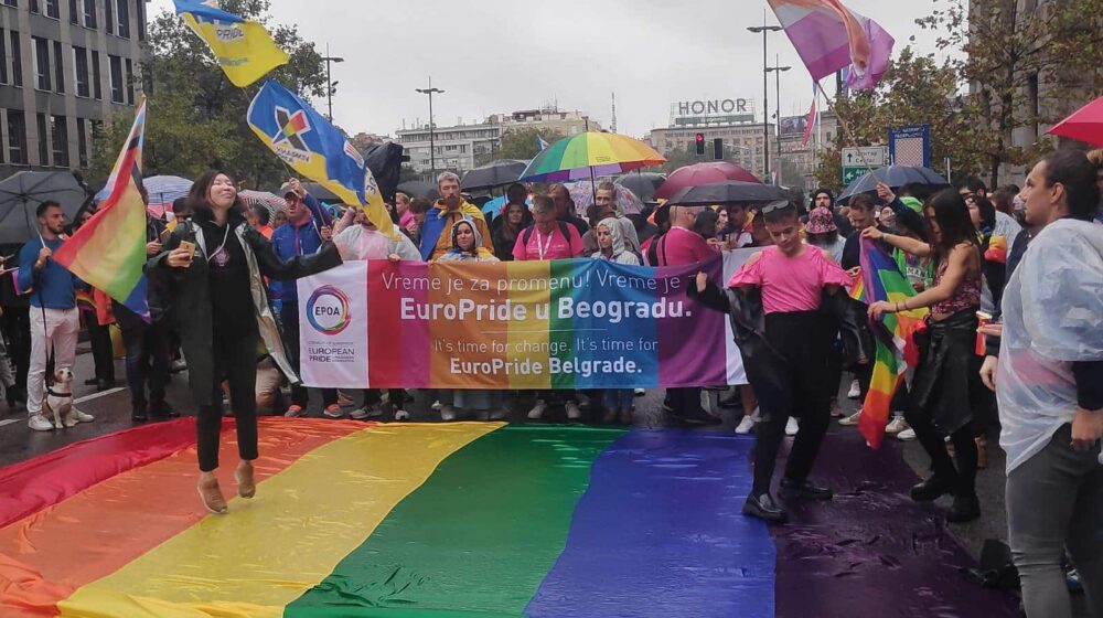 Učesnici Evroprajda uz muziku pripremali početak šetnje 1