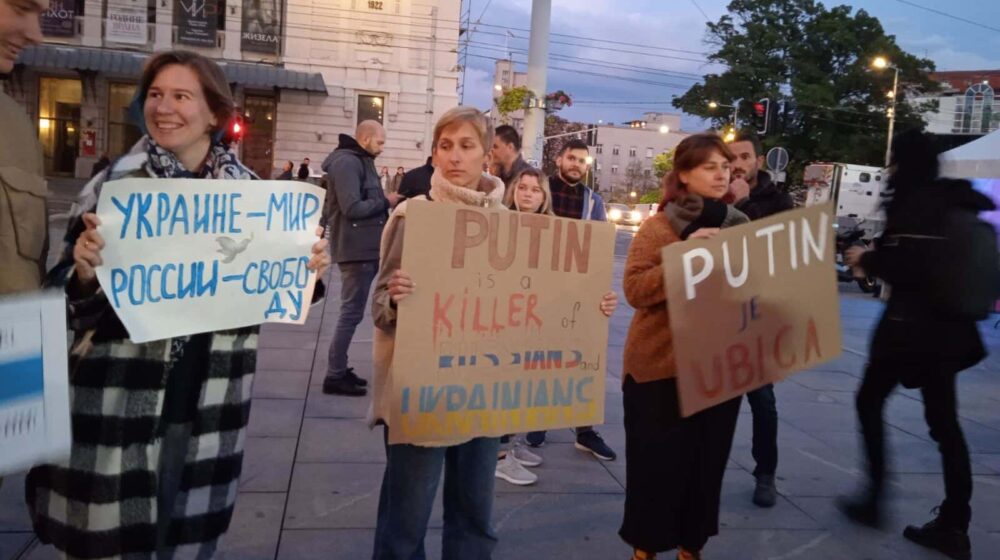 "Delimična mobilizacija je delimično gubljenje života i delimična smrt": Protest građana Rusije u Beogradu (VIDEO) 1