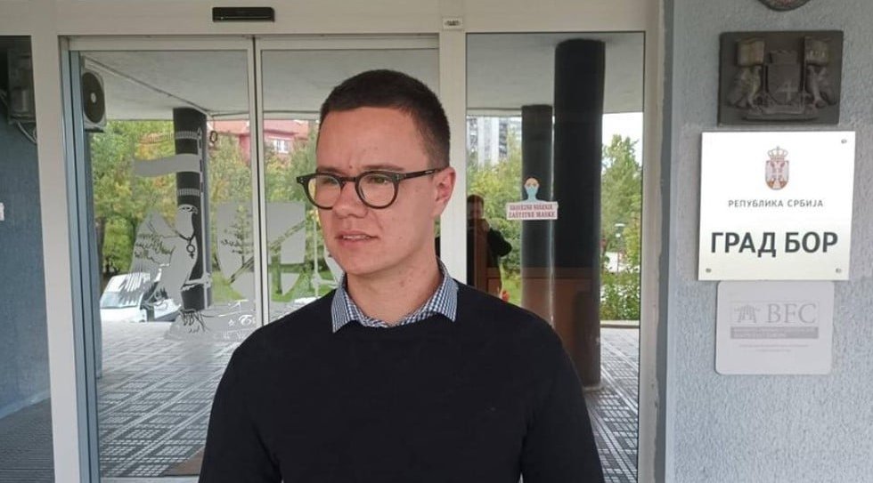 "Rat" građana i gradonačelnika Bora na društvenim mrežama, pljušte psovke i uvrede 3