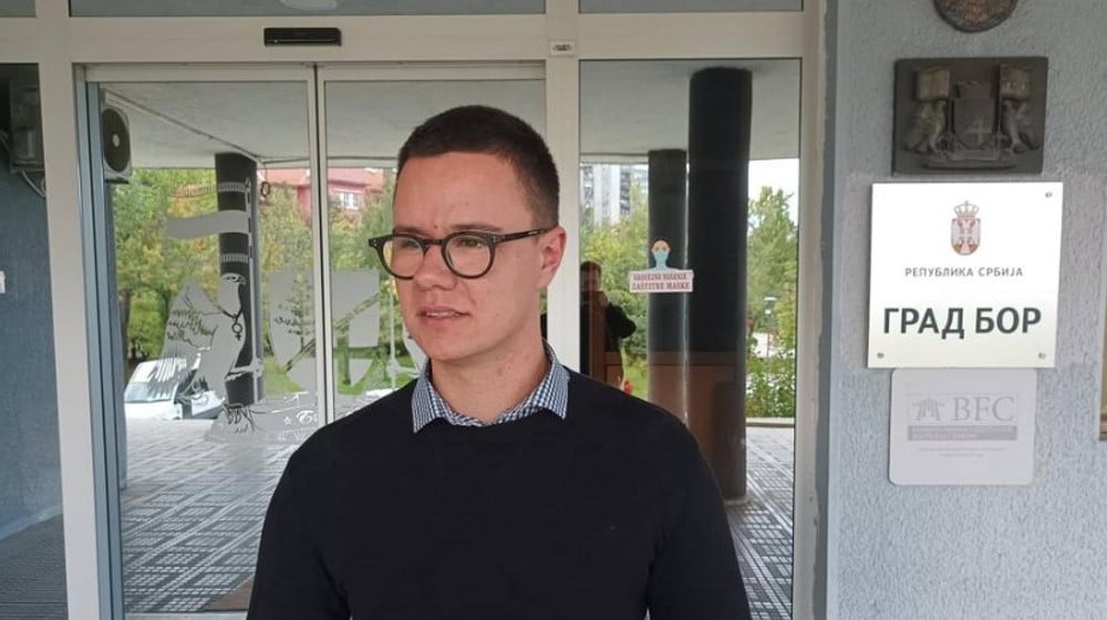 Umesto odgovora, gradonačelnik Bora etiketirao novinare lokalnog portala 6