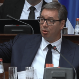 Čije su sve fotografije pokazivane na skupštinskoj raspravi: Narodnjak Aleksić slikom uzvratio predsedniku 5