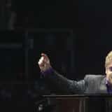 Elton Džon odao počast kraljici Elizabeti II na jučerašnjem koncertu u Torontu 14