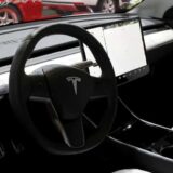 Tesla će opozvati milion automobila zbog problema sa zatvaranjem prozora 1