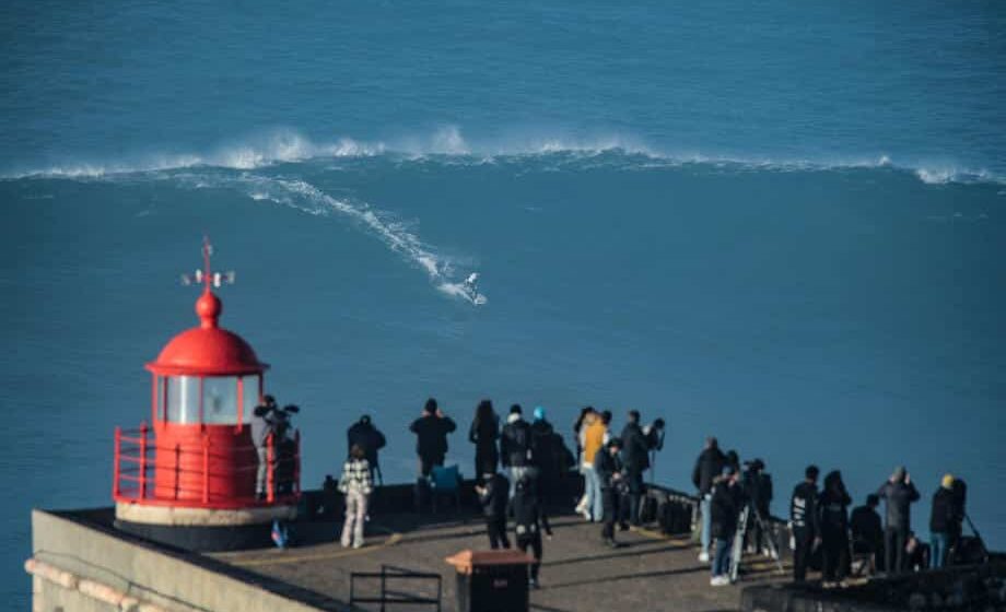 Evropski gradić sa najvećim talasima na svetu: Od mirnog ribarskog mesta postao surferska meka 1