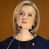 Velika Britanija dobila premijerku: Liz Tras pobedila na izborima u stranci 5