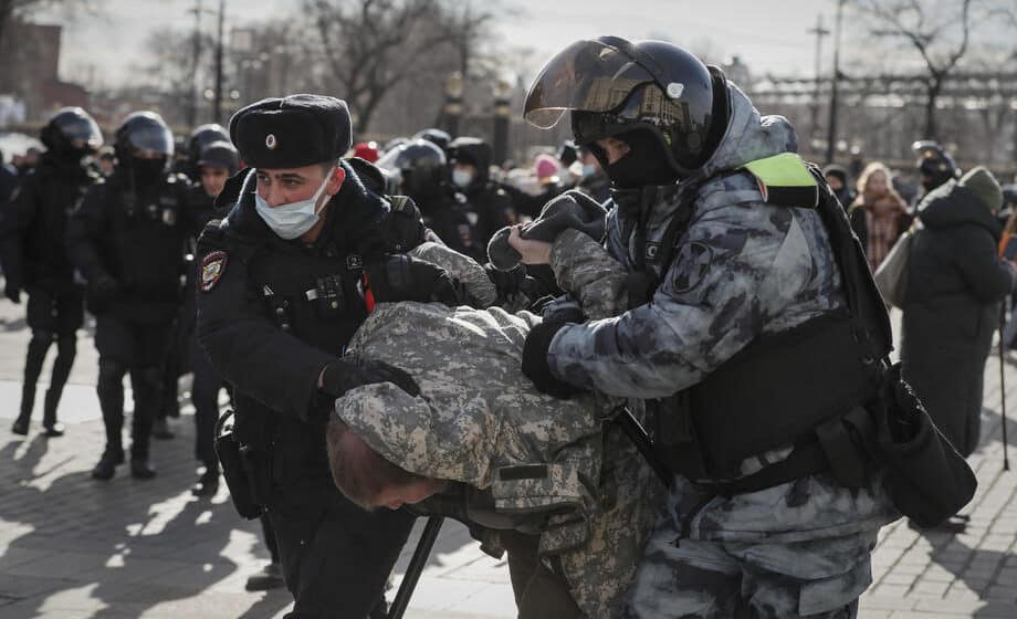 "Ne mobilizaciji!": Više od 1.300 ljudi uhapšeno na antiratnim demonstracijama u Rusiji 1