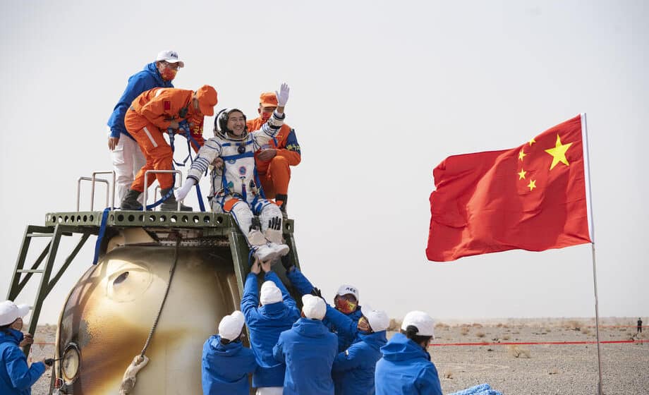 Tri kineska astronauta vratila se na Zemlju posle šestomesečne misije u svemiru 1