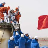 Tri kineska astronauta vratila se na Zemlju posle šestomesečne misije u svemiru 9