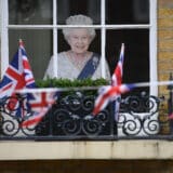 Tajni život Elizabete Vindzor: Dadilja koja je pokušala samoubistvo, muž "krvava ameba" i dokumentarac koji je postao PR katastrofa 5