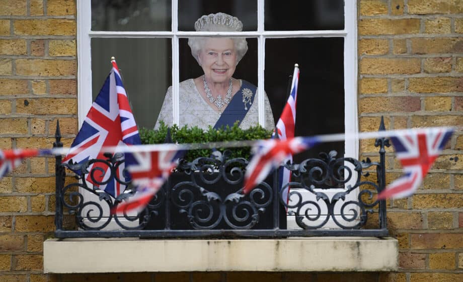Tajni život Elizabete Vindzor: Dadilja koja je pokušala samoubistvo, muž "krvava ameba" i dokumentarac koji je postao PR katastrofa 1