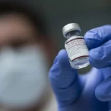 Evropski regulator odobrio vakcinu protiv omikrona koju su napravili Moderna i Fajzer 13